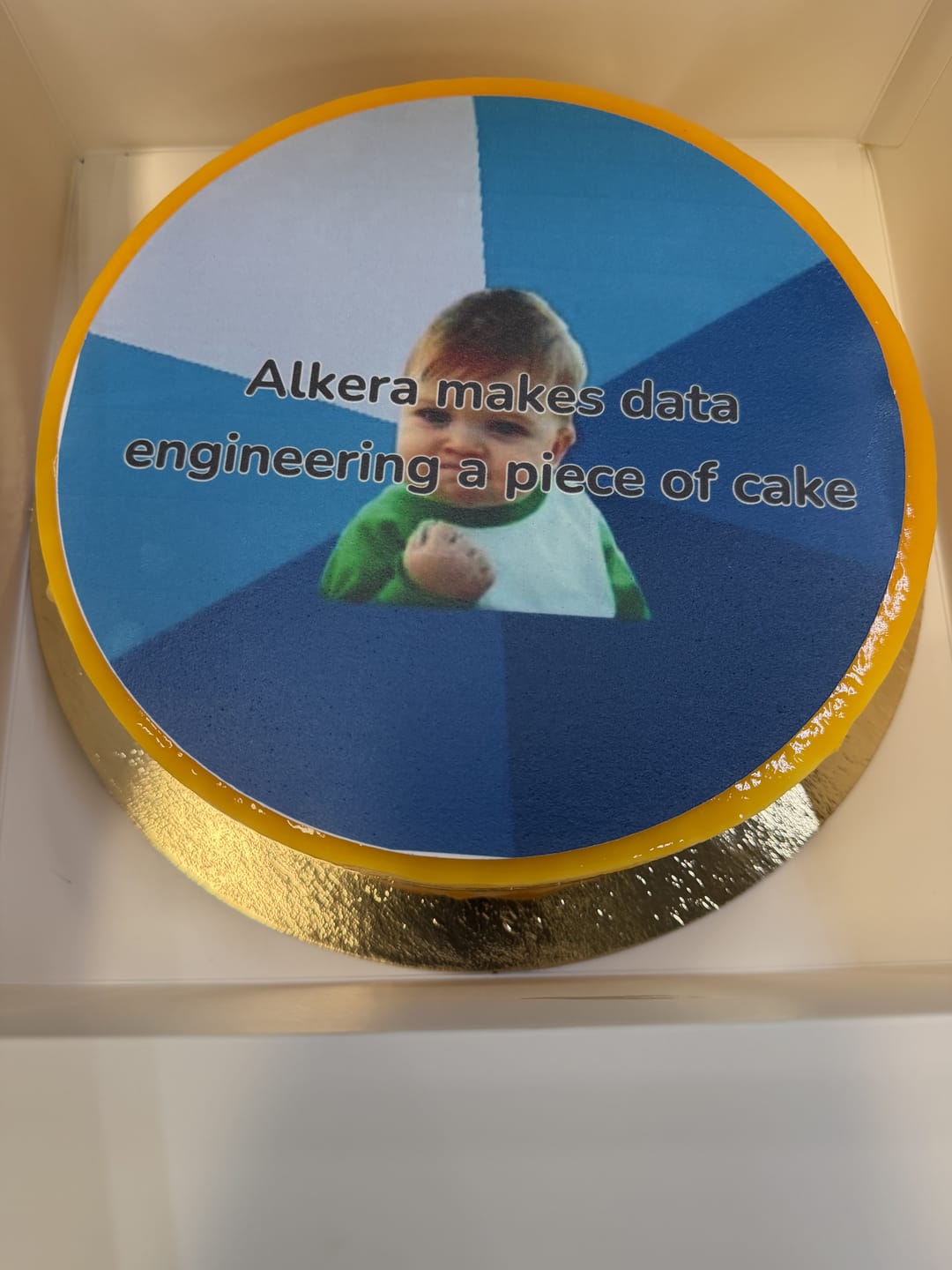 A cake printed with Alkera makes data engineering a piece of cake